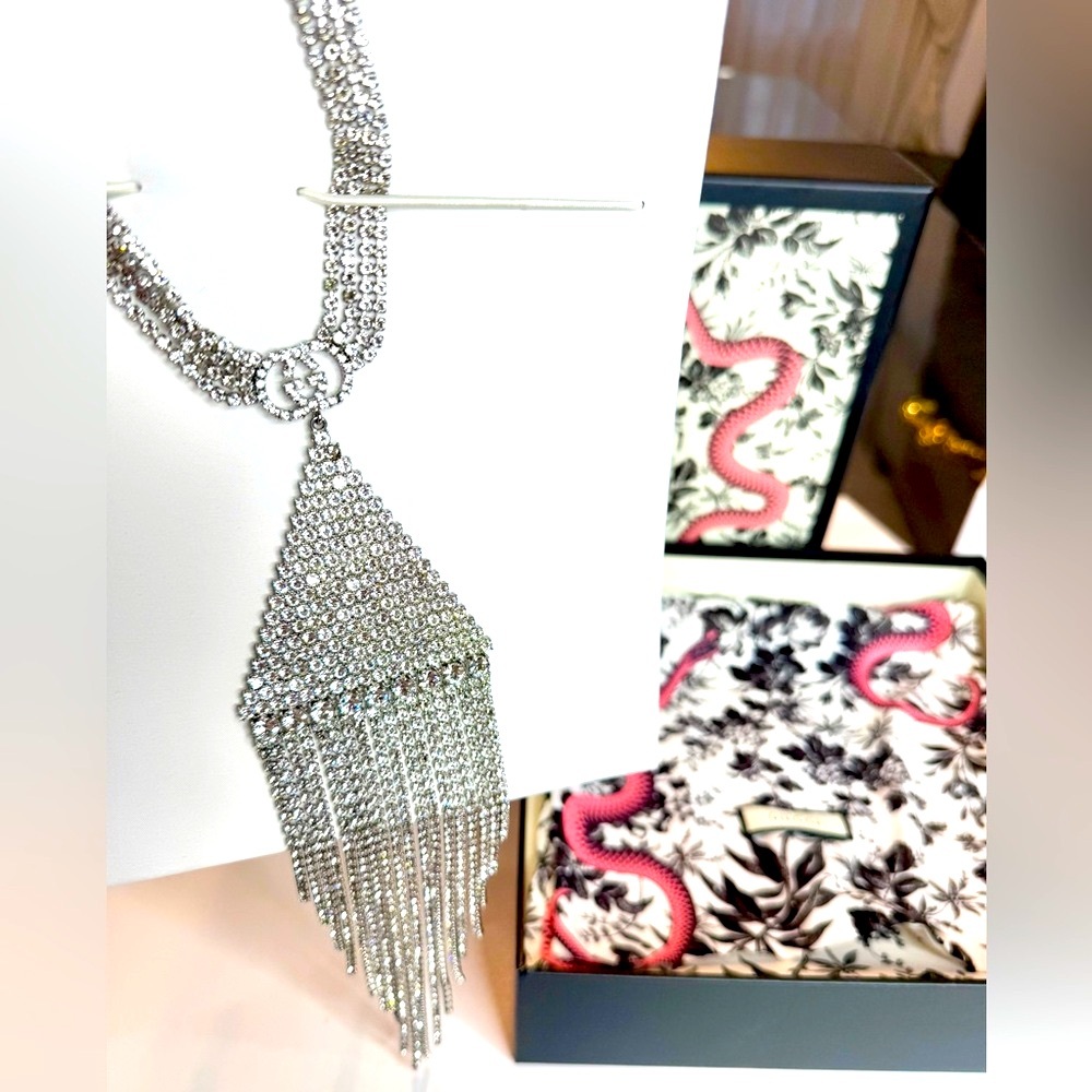 GUCCI STATEMENT NECKLACE - LIKE NEW
